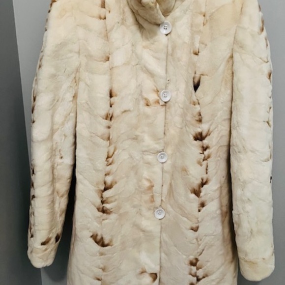 Sheared Reversible Mink Coat (S) EXCELLENT CONDITION! WORE ONLY ONCE! $4000 Orig - Picture 3 of 14